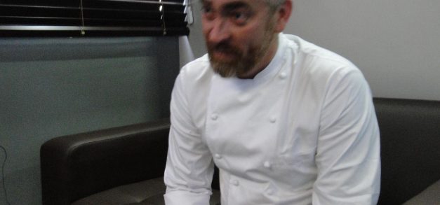 Papa da gastronomia brasileira é pop