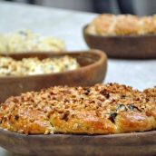 Pão de carimã com coco e caju-passa