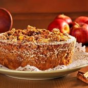 Bolo de maçã com coco queimado