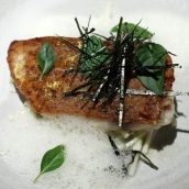 Pescada com espaguete de pupunha