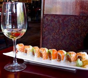 Sushi com bom vinho