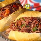 Sanduíche de carne-louca