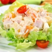 Salada com molho de abacaxi
