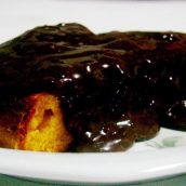 Bolo de cenoura com chocolate