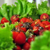 Salada rápida com tomate cereja