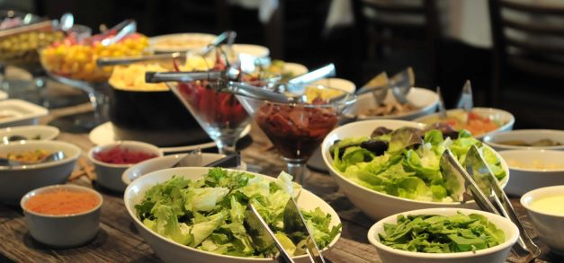 Saladas e legumes no Santa Grelha