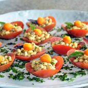 Flor de tomate com salada de soja