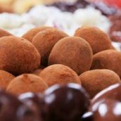 Bombom recheado com amendoim