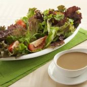 Salada ao molho shoyu e iogurte