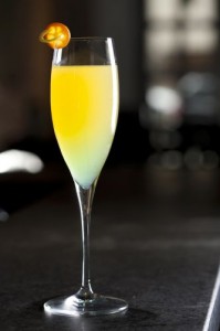 Swap Drink: leva siroc de banana, licor de pêssego e limão siciliano misturados ao champagne (Divulgação)