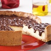 Torta de Baunilha com Calda de Chocolate