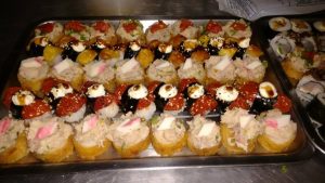 Sushi variados, inclusos no rodízio