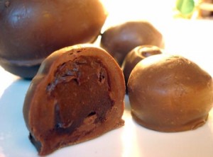 Trufas de chocolate - um fino manjar dos doces! (Cybercook)