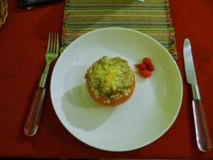 Tomate recheado com caranguejo (Foto: Jean dos Anjos)