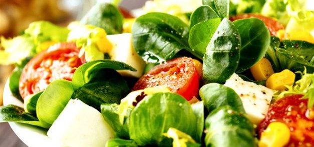 Saladas: como combinar verduras e frutas