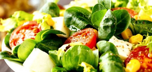 Saladas: como combinar verduras e frutas