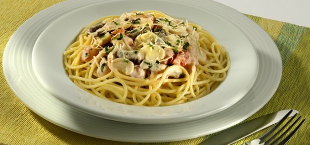 Spaghetti ao Molho de Strogonoff é opção de prato rico em carboidratos e proteínas