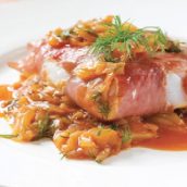 Filé de Bacalhau com Presunto e Molho de Cebola