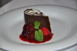 Gota de Chocolate 2 Texturas Com Coulis de Frutas Vermelhas