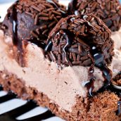 Torta de brigadeiro e sorvete