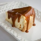 Cheesecake com calda de doce de leite
