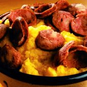 Polenta com linguiça