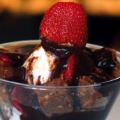 Taça de morango e brownie