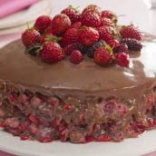 Bolo delícia de frutas vermelhas