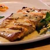 Robata de salmão ao molho mostarda