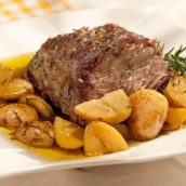 Cupim assado com batatas e alecrim