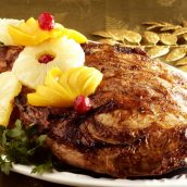 Pernil assado com shoyu e frutas