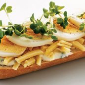 Baguete com ovo e mussarela