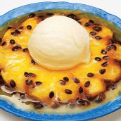 Abacaxi com calda de maracujá