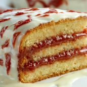 Bolo de goiabada cremosa