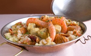 Frutos do mar - todos juntos e misturados: cataplana de tamboril, lagosta e camarão (Divulgação)