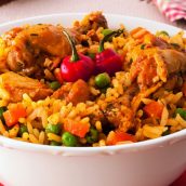 Arroz com frango na pressão