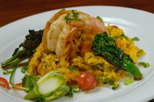 camarão e arroz de brócolis é destaque no Camarão Grill (Foto: Divulgação)