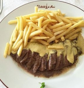 Carne ao ponto, molho secreto e fritas são a marca do cardápio do L'Entrecôte (Foto: Divulgação)