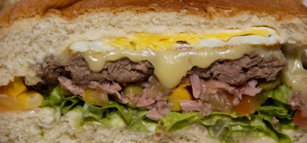 Sorvebom lança promoção em delivery de mega sanduíches