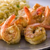 Camarões grelhados com pasta