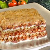 Lasanha ao molho de aspargos com mortadela