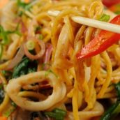 Miojo de frutos do mar