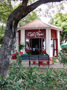 Café Passeio, na Praça dos Mártires, conhecida como Passeio Público