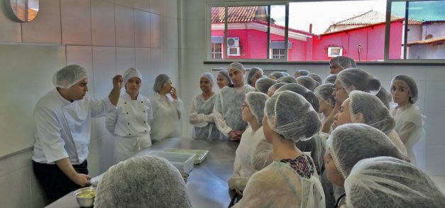 Conexão Fametro realiza oficinas e palestras sobre gastronomia