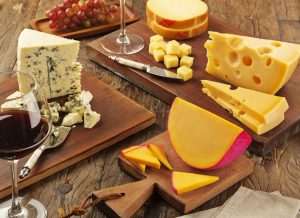 Marca sugere dia de queijos e vinhos
