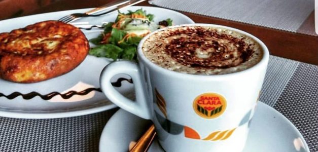 Uma xícara de café para despertar o corpo e a mente