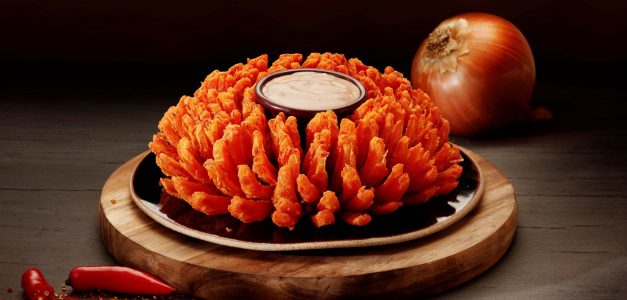 Outback apresenta nova Bloomin’ Onion e promoção com prêmios