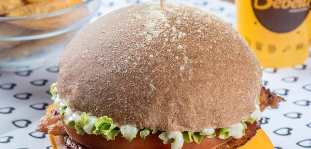Bebelu realiza promoções de combo com sanduíche, batata e bebida