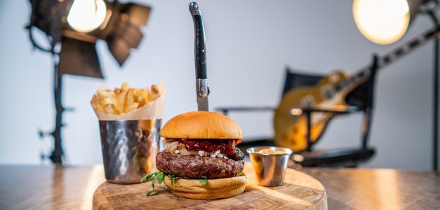 Novo cardápio do Hard Rock Cafe traz opções infundidas em bebidas alcoólicas