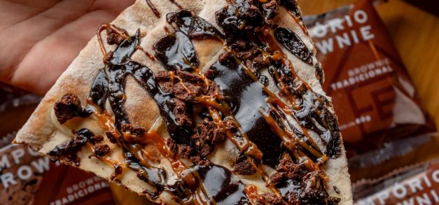 Vignoli celebra Páscoa com pizza de brownie em collab com Empório Brownie e brincadeira de “caça aos ovos”